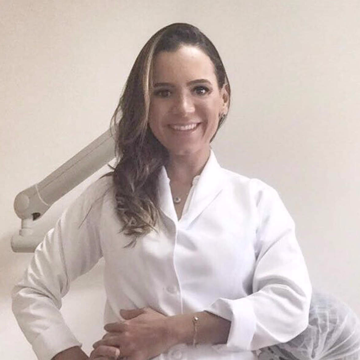 Dr. Anni De Castro - Smile Designer